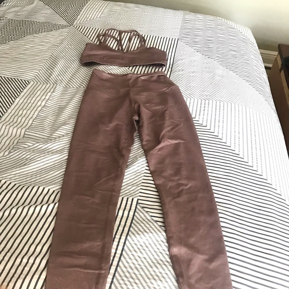 Beyond Yoga leggings (XS) and bra (S). Beautiful Orchid shimmer fabric.